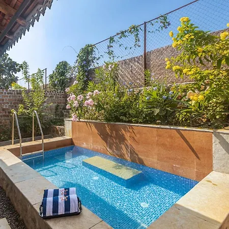 Saffronstays Lake House Marigold, Nashik - Rustic Cottages With Private Plunge Pool Exterior photo